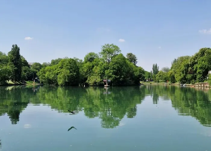 Aux Portes De Paris / Studio Bord De Marne